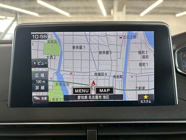 店内には最新ナビの展示ブースもございます。カロッツェリア・アルパイン・イクリプスのカーナビを取り扱っており、バックカメラ・フリップダウンモニターの取付も可能です。