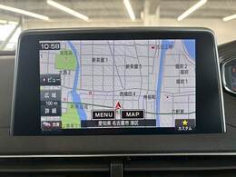 店内には最新ナビの展示ブースもございます。カロッツェリア・アルパイン・イクリプスのカーナビを取り扱っており、バックカメラ・フリップダウンモニターの取付も可能です。