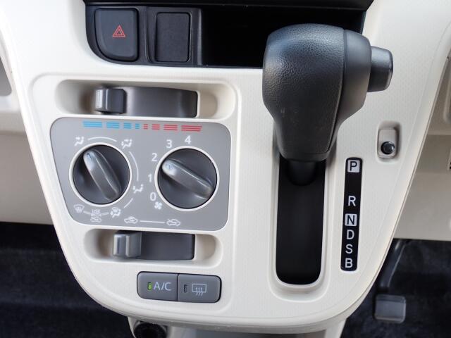 シフトとエアコンです。