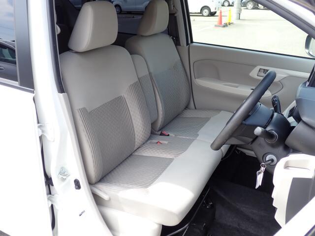 フロントシート、状態良好で安心です。