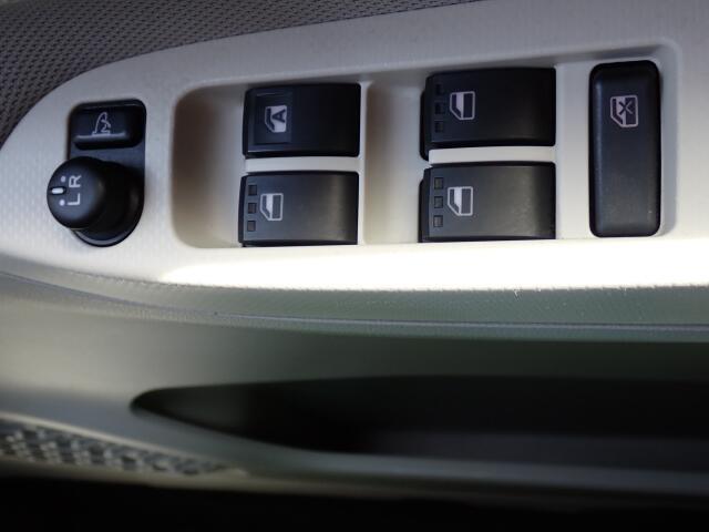 電動格納式ドアミラー・パワーウィンドウ装備しています。