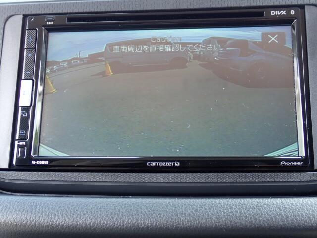 バックカメラ装備しております。駐車時に大変役に立ちますよ♪駐車が苦手な方にも便利機能です♪