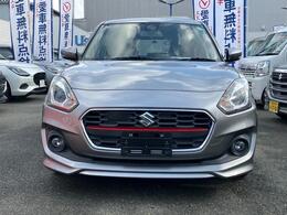 凛としたフェイスが魅力のフロントデザイン！白い光・ハイレスポンス、低燃費の【LEDヘッドランプ】！