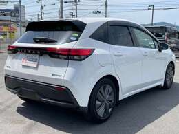 ☆こちらのお車はノートX、お色はホワイトパールでございます☆