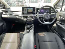 ☆使い勝手の良いインパネデザイン。手を伸ばせばそれぞれのスイッチ類にも届いて操作性もよいです☆