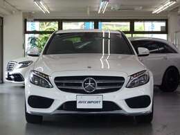 AMGラインならではのAMGスタイリングフロントスポイラー・サイド＆リアスカート・Mercedes-Benzロゴ付ブレーキキャリパー・