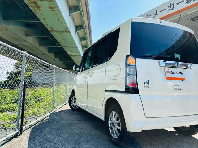 グラッドインテル六丁の目店は軽自動車専門店です！お客様のニーズに合わせ、格安車両からこだわりの車両、ライトカスタムを施した車両など、約50台展示販売しております！きっとお気に入りの1台が見つかります！