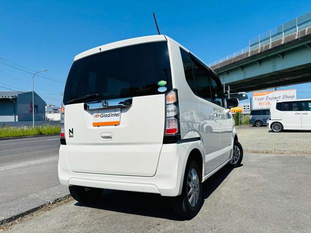 当店のスタッフは長年自動車業界で培った経験・知識を生かし、沢山ある車両の中から最適な1台をご提案します！車種や形などのご要望が定まっていない方も、沢山ある展示車を見ながら自分に合う車を見つけましょう♪