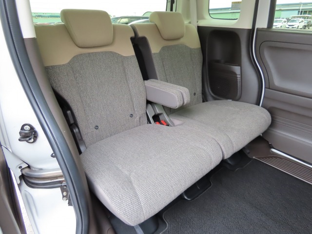 コンパクトカーとは思えないほど、ゆったりくつろげます