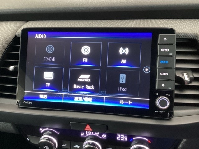 ナビ機能だけでなく、ミュージックサーバー、Bluetooth、フルセグテレビ、DVDとCD再生など、オーディオ機能がついています。