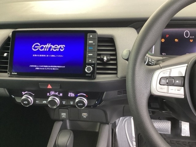 ホンダ純正コネクト対応メモリーナビ搭載ですので、遠距離へのお出かけもお任せください。