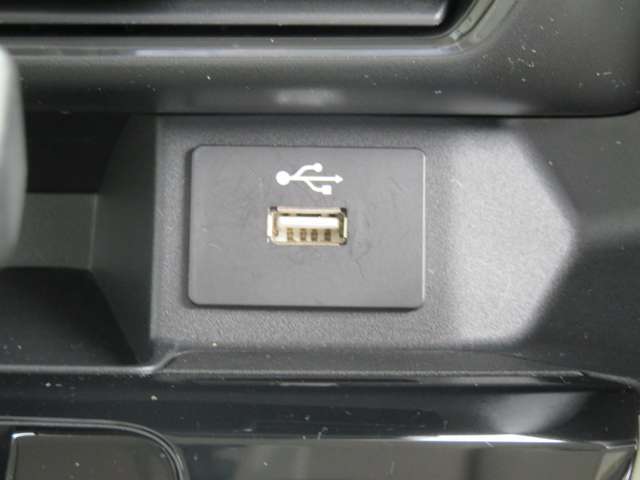充電用のUSB端子が付いています。