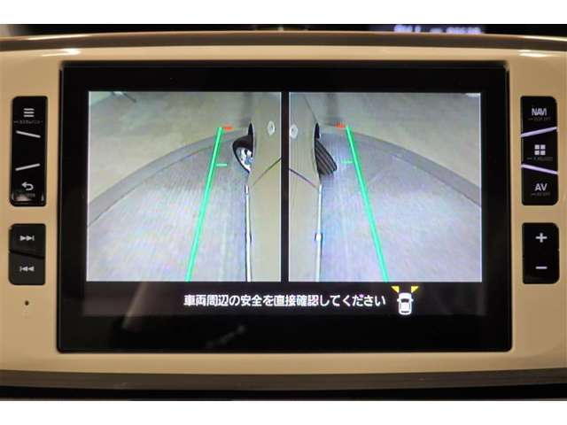 サイドビューで右左折時に運転席からは見えないところも映し出してくれるので安心♪ ※あくまでも補助的な装置なので目視確認もお忘れなく！