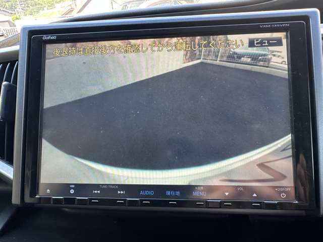 バックカメラ付きで駐車も安全に出来ます！