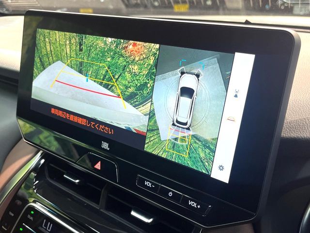 【パノラミックビューモニター】専用のカメラにより、上から見下ろしたような視点で360度クルマの周囲を確認することができます☆死角部分も確認しやすく、狭い場所での切り返しや駐車もスムーズに行えます。