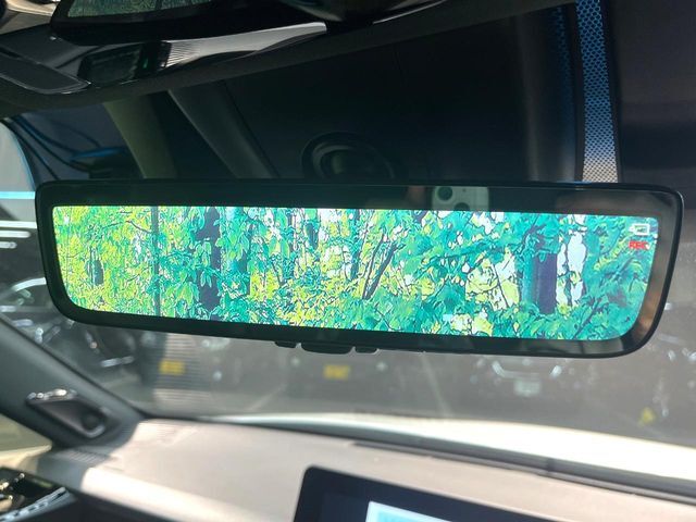 【デジタルインナーミラー】後席の大きな荷物や同乗者で後方が確認しづらい時でも安心！カメラが撮影した車両後方の映像をルームミラー内に表示。クリアな視界で状況の確認が可能です！