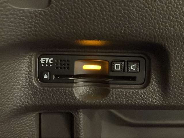 【ETC】搭載車！当店でセットアップが可能ですので、ご納車当日からご使用が可能です！高速道路料金のお支払いが楽々です！