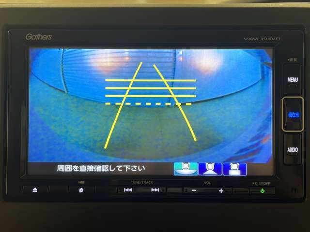 【バックカメラ】で駐車時に後方確認もできますので、大きな車の運転で不安な方も安心してお乗りいただけます！