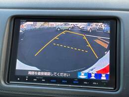 【バックカメラ】駐車時に後方がリアルタイム映像で確認できます。大型商業施設や立体駐車場での駐車時や、夜間のバック時に大活躍！運転スキルに関わらず、今や必須となった装備のひとつです！