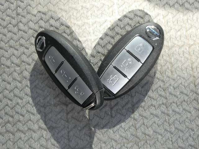 今は欠かせないアイテム『インテリジェントキー』鍵を出さずにで鍵の開け閉めやエンジンの始動ができます。