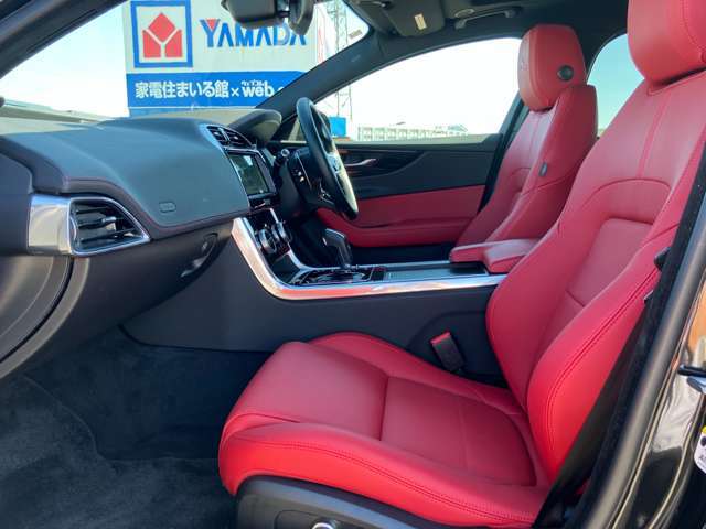 【助手席】シートのコンディションも大変良好で、禁煙車として使われていたお車となりますのでお子様がいらっしゃる方でも安心してご検討ください。