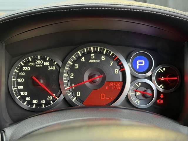 ウィークポイントであるメーターの電球切れですが、既にLEDの内替えをしているので安心でございます！電球の交換なのでメーター改ざんにはなりません！安心の実走行でございます！！