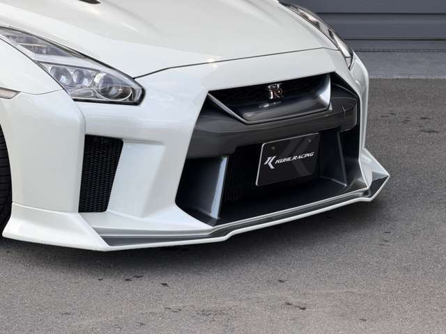 KUHL　ファイナルエディションのフロントバンパーに交換されております！立体的なエアロパーツになっており、純正よりもスポーティー差がマシマシでございます！ダクトが多いので冷却効果もUP！　？