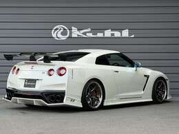 リアだけでも6点のエアロパーツが装着されております！クールのエアロパーツ一式交換しているので非常にスポーティーな印象となります！他のGTRと比べると違いが一目瞭然！おすすめの1台でございます！！