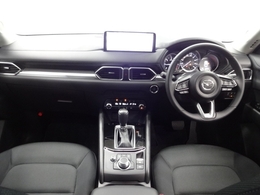 細部まで作り込まれた造形美！毎日でも運転して『人馬一体』を楽しみたくなります。是非、クルマに触れてその質感を味わってください。