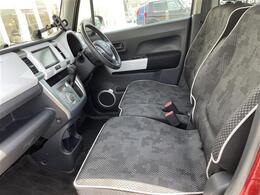 【助手席】きれいな助手席なので家族や友だちに乗ってもらっても安心です！新品のフロアマットのご注文も可能です。掲載箇所以外にご希望の写真がございましたらお気軽にお問い合わせ下さい。