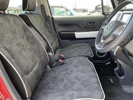 【運転席】座り心地が良いシートなので長時間の運転でも快適にお過ごしいただけます。新品のフロアマットのご注文も可能です。掲載箇所以外にご希望の写真がございましたらお気軽にお問い合わせ下さい。