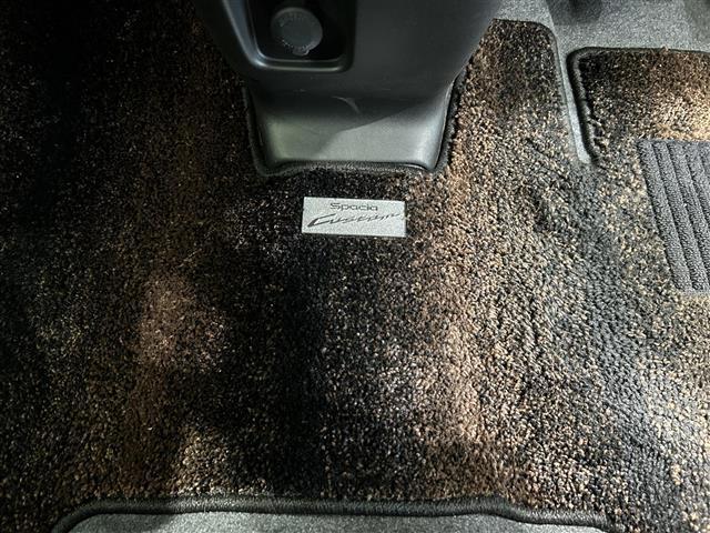 気になる車はすぐにお問い合わせください！右のカーセンサー専用無料ダイヤルから、専門スタッフがお車のご質問にお答えいたします！