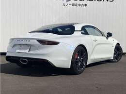ご納車の前には専門スタッフによる点検・整備を実施いたします。さらにはご納車後のカーライフを想定し、各機関・電気系統のチェック、ロードテストも行いますので、ご遠方のお客様もご安心くださいませ。