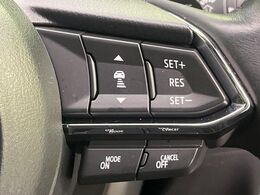 【マツダ・レーダークルーズコントロール】高速道路での長距離走行が楽に！自動で速度を保つクルーズコントロールが、衝突軽減システムと連携し、前方の車両を感知して車間を保つように速度調節してくれます！！