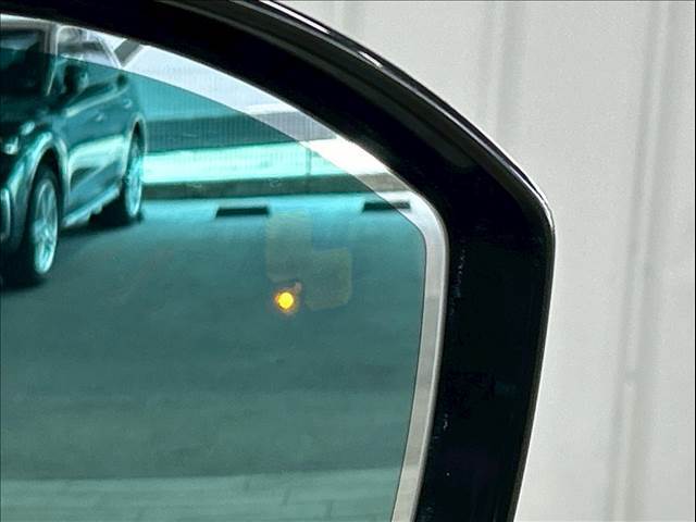 ブラインドスポットモニター搭載で後方から接近する車両にも簡単に気づけます。