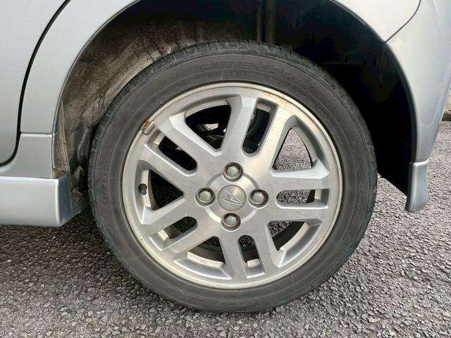 【純正ホイール】外観にマッチした純正アルミホイールを装着しております。