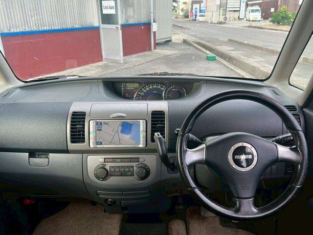 インテリに合わせたデザインのステアリングは、運転をされる方のことも考え、運転しやすい形状、大きさです！