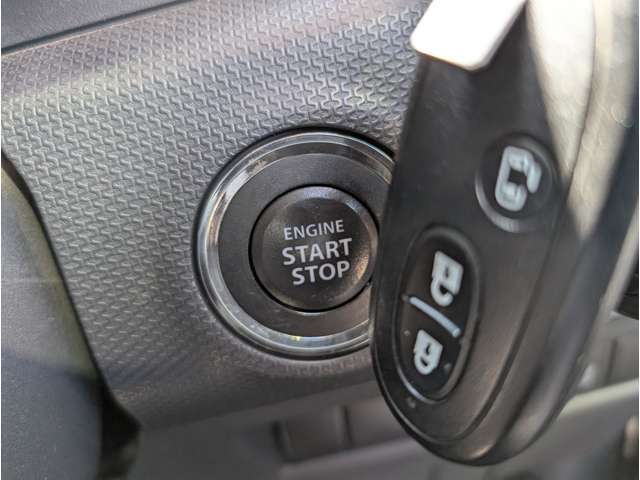 当社で整備の車両には4ヶ月の消耗品も含む無料保証と最長5年走行無制限の延長保証をオプションでご用意☆遠方のお客様はお近くのディーラーさんにて保証修理をお受け出来ます☆