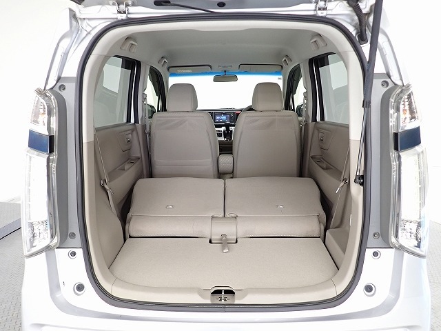 リアシートを使用しない時は、前に倒せば更に広々ラゲッジスペースの出来上がりです、更にたくさんの荷物が積み込み可能です！