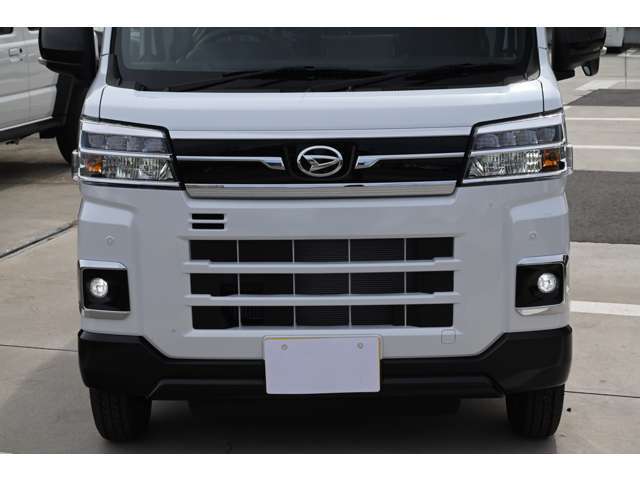 【プロメカニック多数在籍】ご納車後もプロのメカニックがお客様のカーライフを末永くサポートさせて頂いております。