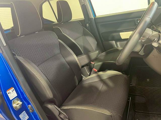 【フロントシート】破れ・へたりも少なく、ご覧の通りきれいな状態を維持しております。また、室内クリーニング・コーティングもご用命いただけます。