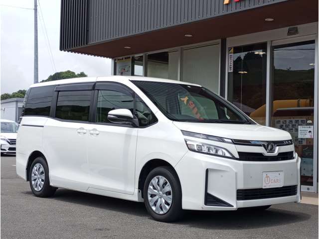 「家族のためにどんな福祉車両を選んだらいいだろう」、「福祉車両を初めて使うけど、使い方聞けるのかな」福祉車両を探す方の不安を取り除き、そばで助言させていただくのが当店の営業方針です。