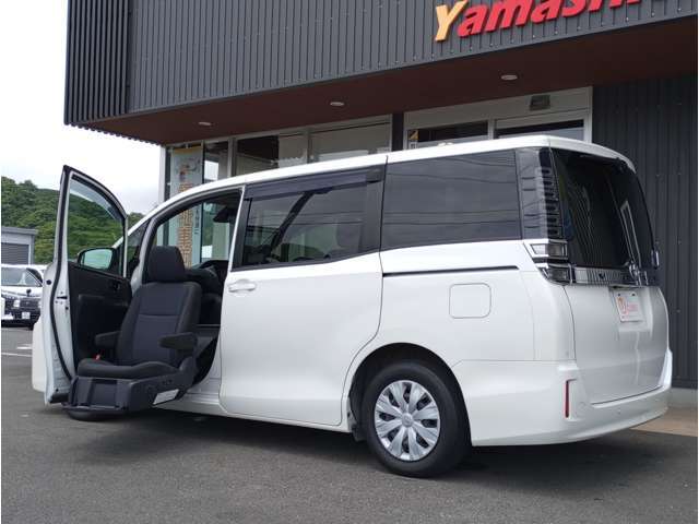 第三者機関JAAA鑑定の検査を実施し中古車鑑定書付きです。安心してお求め下さい。もちろん車両品質評価書お渡し致します