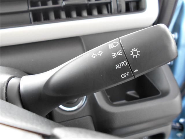オートライト搭載なので暗くなると自動でライトが付いて便利です！対向車への視認性も向上するので安全面もUPしますね♪