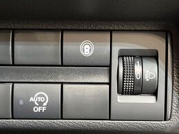 【エマージェンシーブレーキ】走行中に前方の車両等を認識し、衝突しそうな時は警報とブレーキで衝突回避と被害軽減をアシスト。より安全にドライブをお楽しみいただけます。