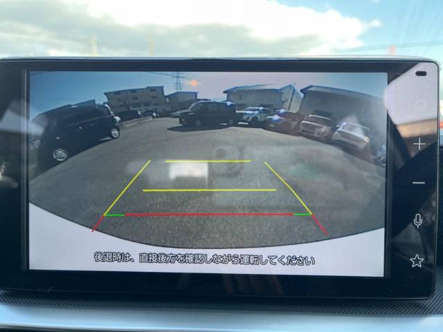【バックカメラ】駐車時に後方がリアルタイム映像で確認できます。大型商業施設や立体駐車場での駐車時や、夜間のバック時に大活躍！運転スキルに関わらず、今や必須となった装備のひとつです！