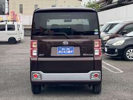 『全てのお客様に安心を』　自社整備工場にて厳しいチェックを通過した車両には点検記録簿と保証書を発行し、整備保証を付けさせていただきます。(一部車両を除く)