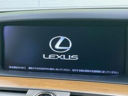 【メーカー純正ナビ】インテリアに溶け込むスタイリッシュな「専用設計」メーカーナビを装備♪視認性や操作性など基本性能にも優れ、より上質なカーライフをお楽しみいただけます。