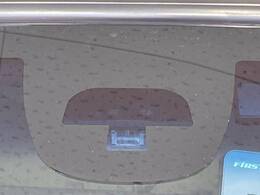 【ホンダセンシング】走行中に前方の車両等を認識し、衝突しそうな時は警報とブレーキで衝突回避と被害軽減をアシスト。より安全にドライブをお楽しみいただけます。