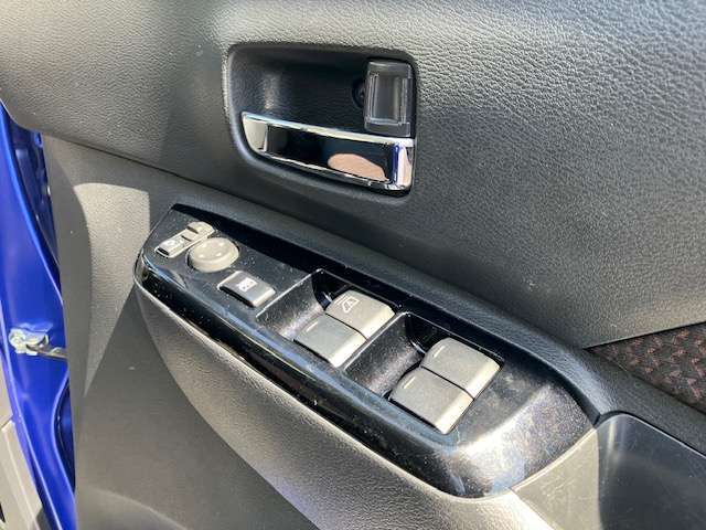 運転席ドアのスイッチの画像です